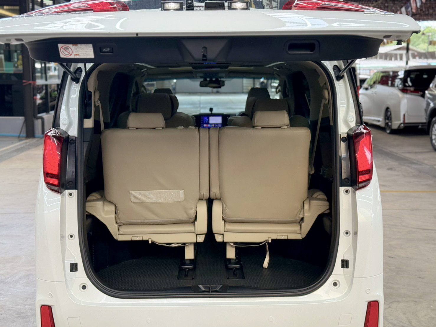TOYOTA ALPHARD 2.5 G HYBRID 2016
