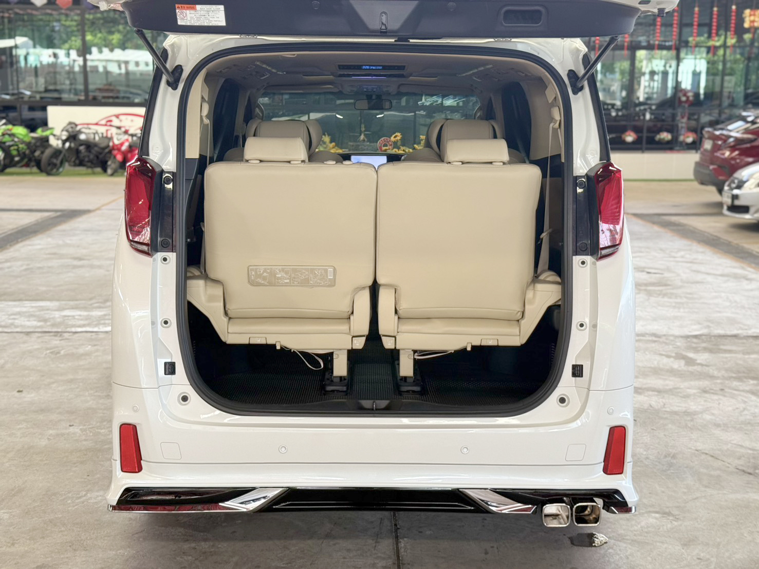 TOYOTA ALPHARD 2.5 HYBRID 2017