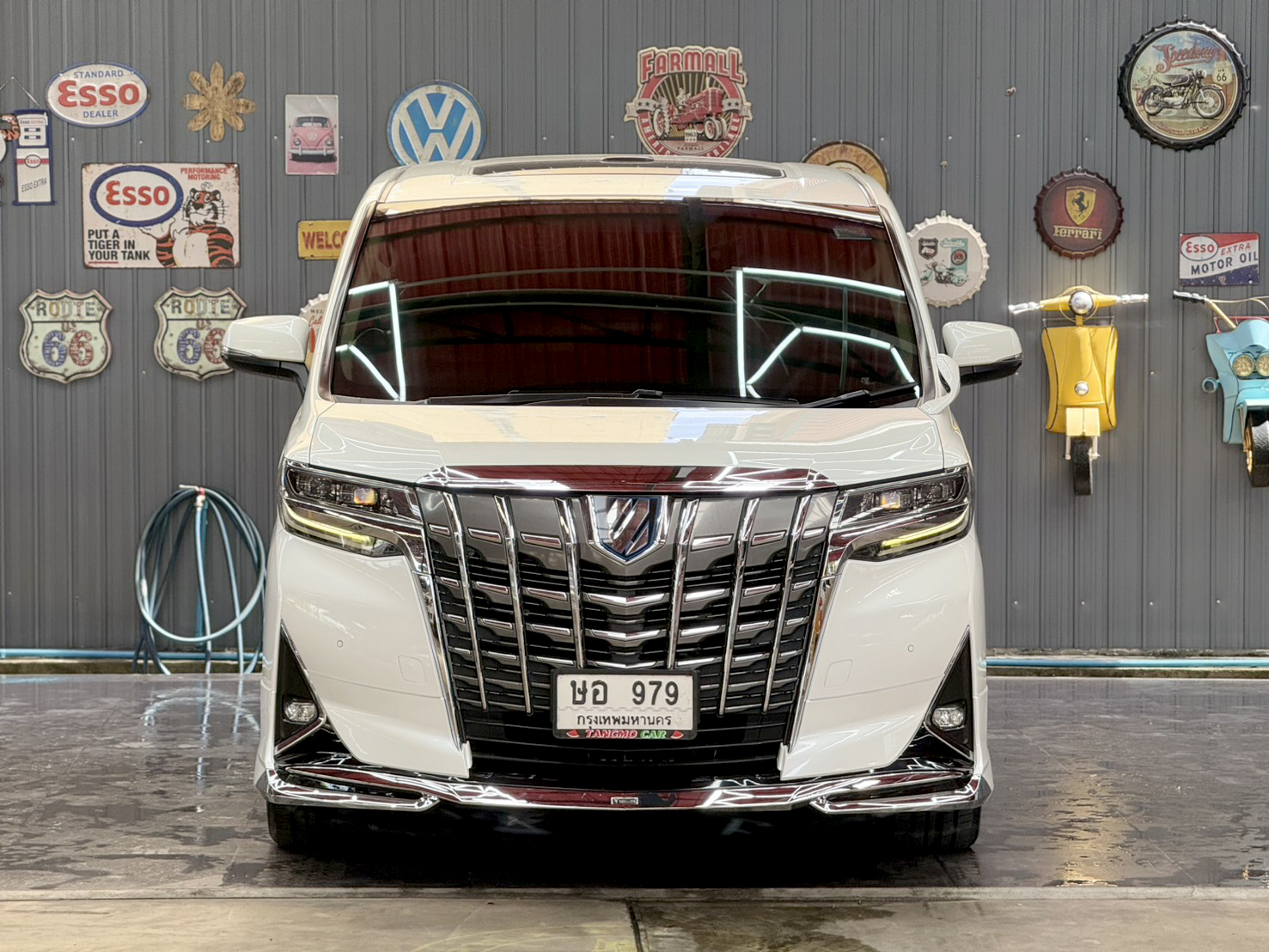 TOYOTA ALPHARD 2.5 HYBRID 2017