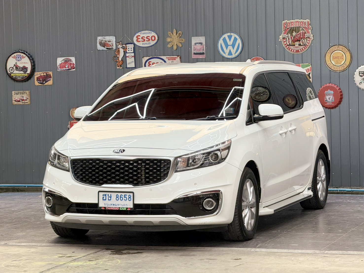 KIA GRAND CARNIVAL 2.2 EX 2017
