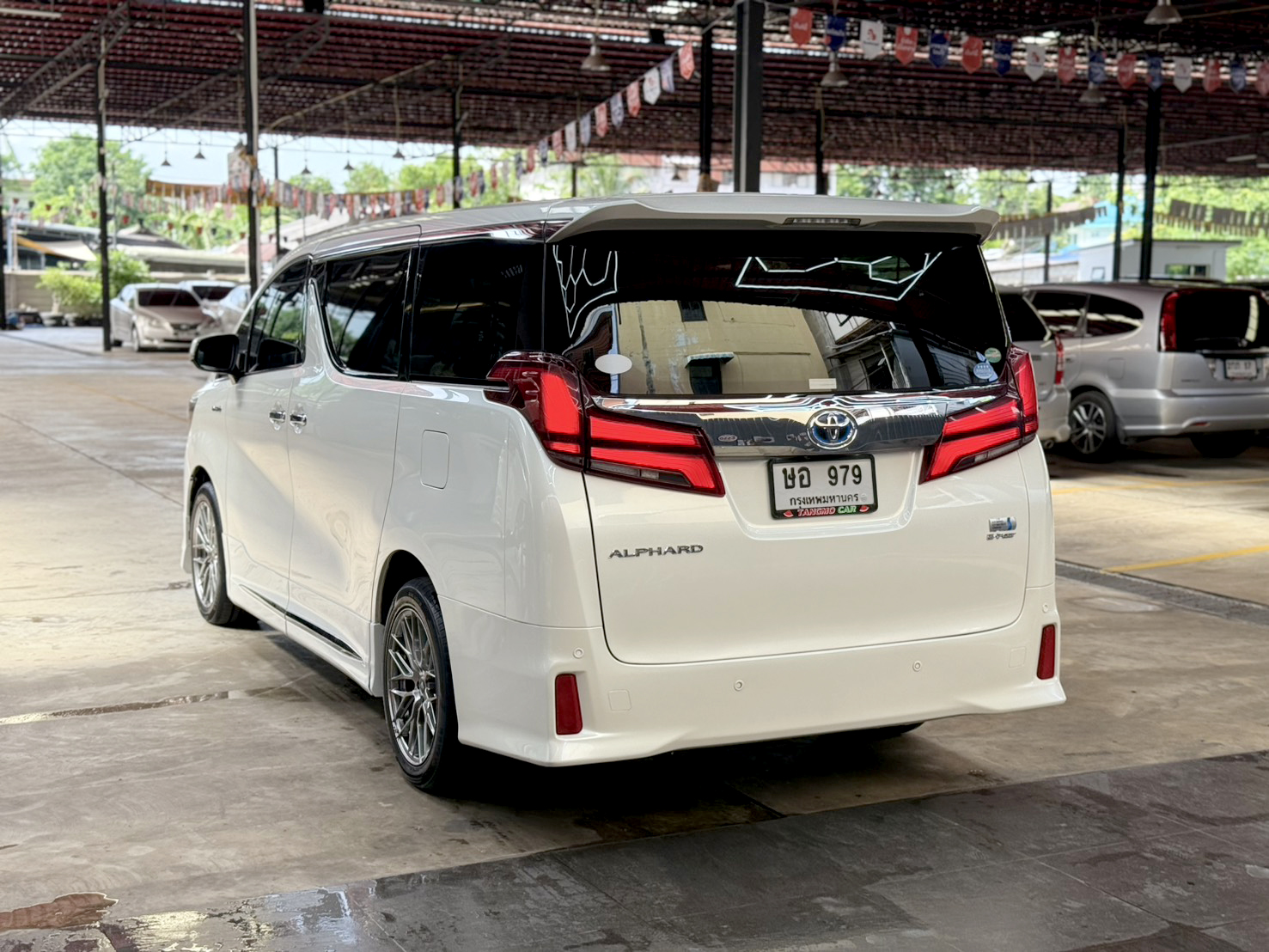 TOYOTA ALPHARD 2.5 HYBRID 2017