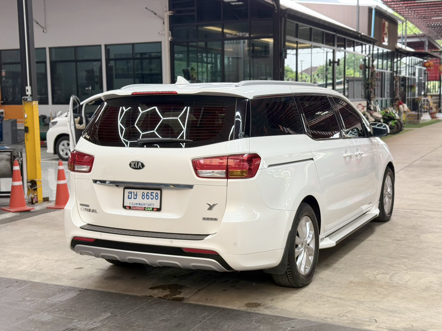 KIA GRAND CARNIVAL 2.2 EX 2017