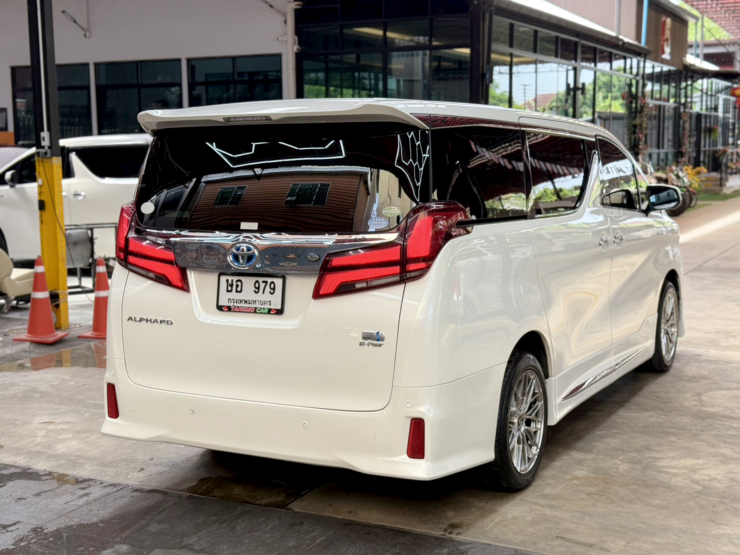 TOYOTA ALPHARD 2.5 HYBRID 2017