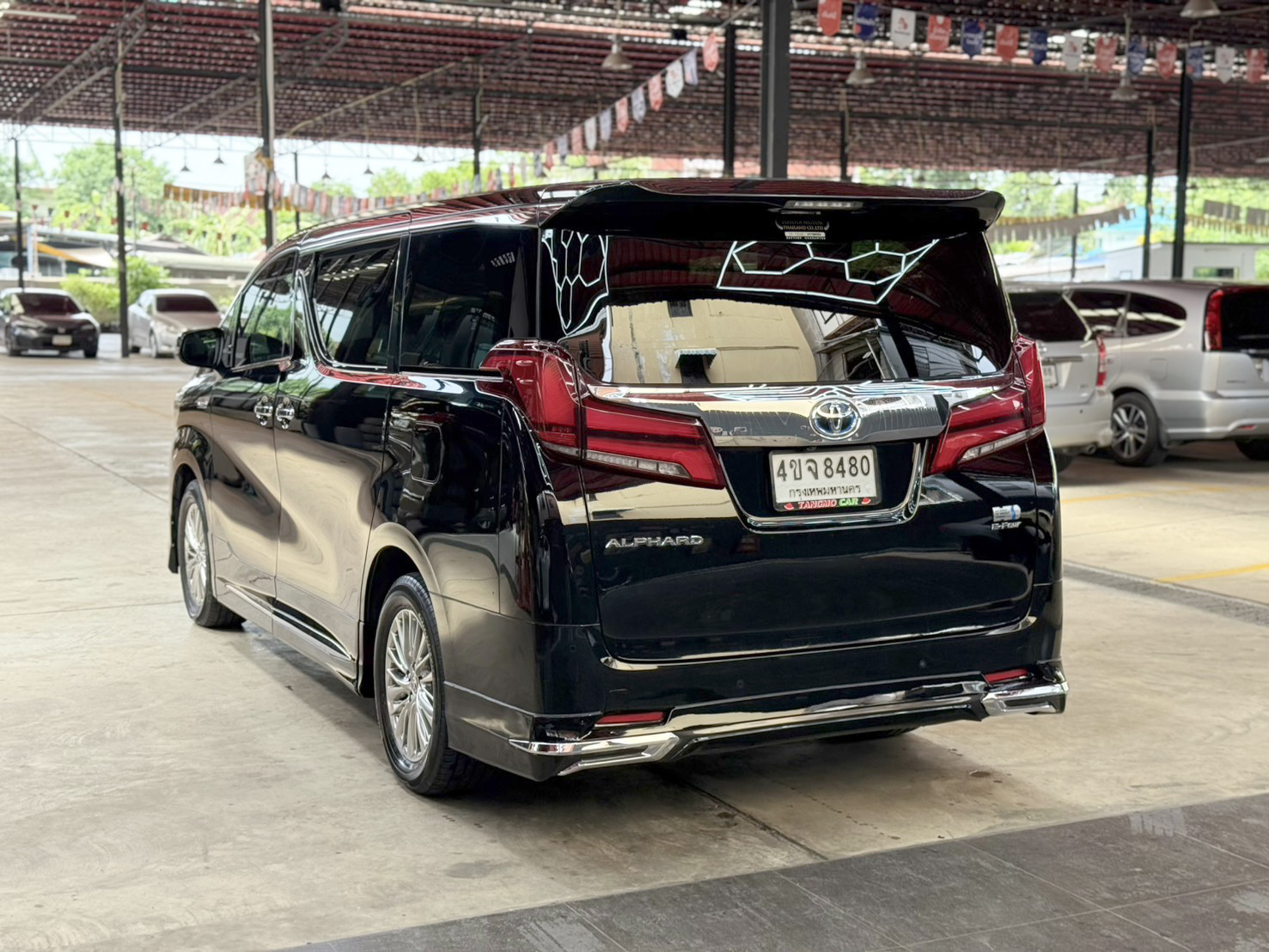 TOYOTA ALPHARD 2.5 HYBRID E-FOUR 2023