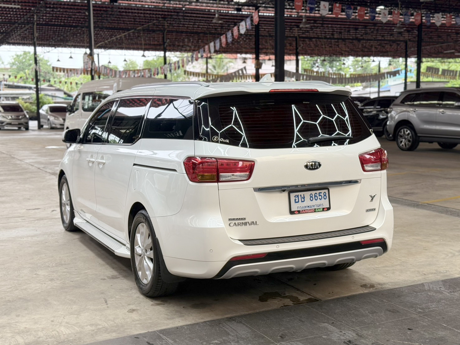 KIA GRAND CARNIVAL 2.2 EX 2017