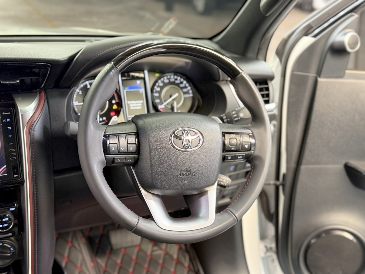 TOYOTA FORTUNER 2.4 Legender 4WD 2023