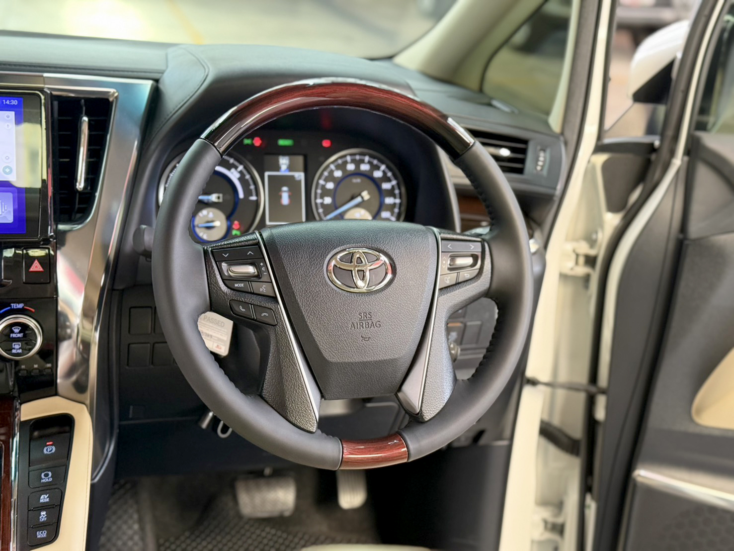 TOYOTA ALPHARD 2.5 G HYBRID 2016