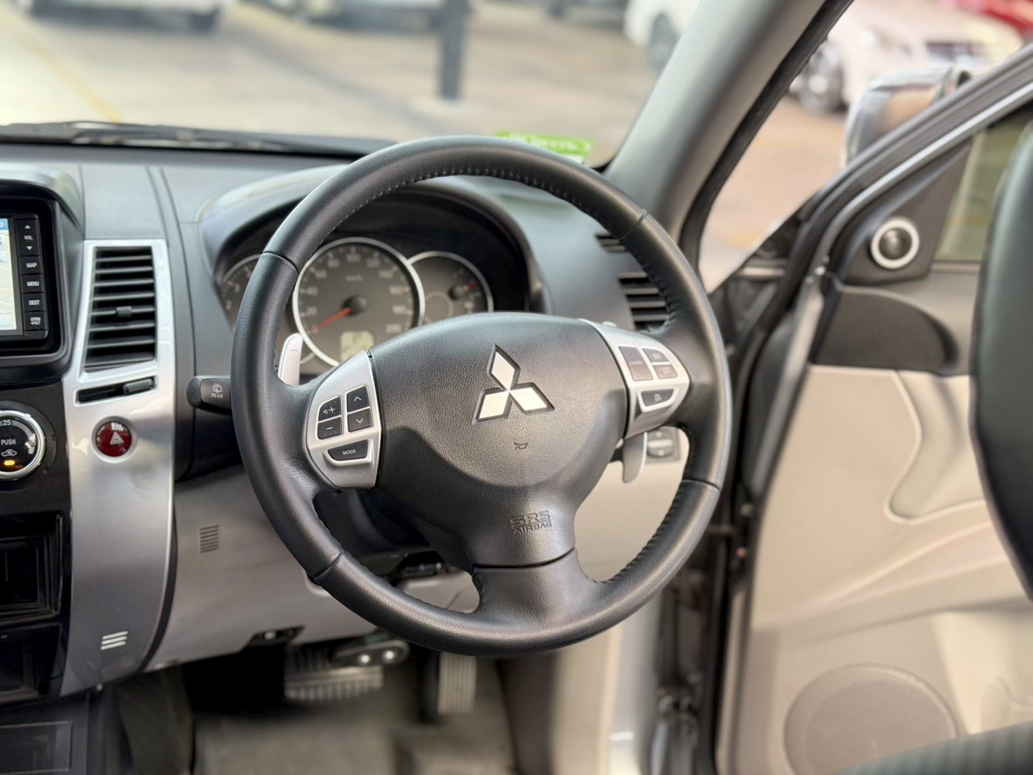 MITSUBISHI PAJERO SPORT 2.5 GT 2015