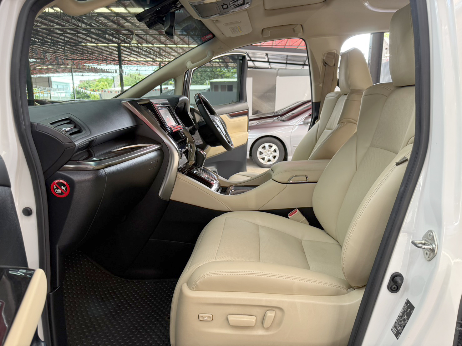TOYOTA ALPHARD 2.5 HYBRID E-FOUR 2016