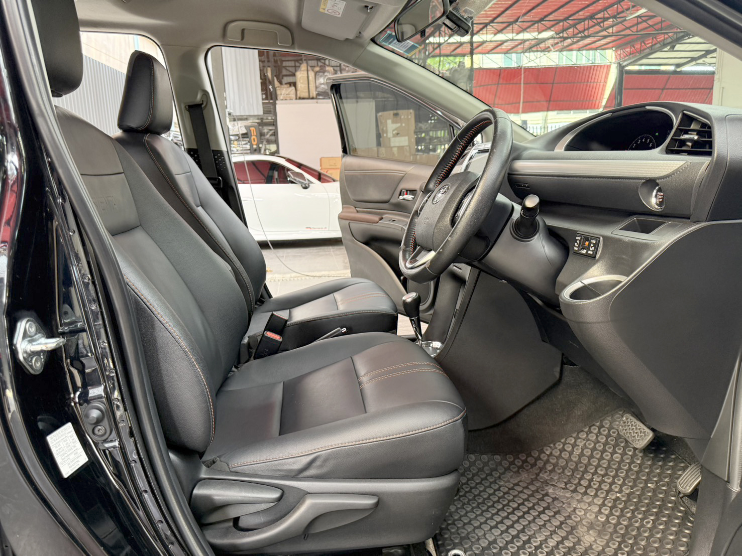 TOYOTA SIENTA 1.5 V 2020