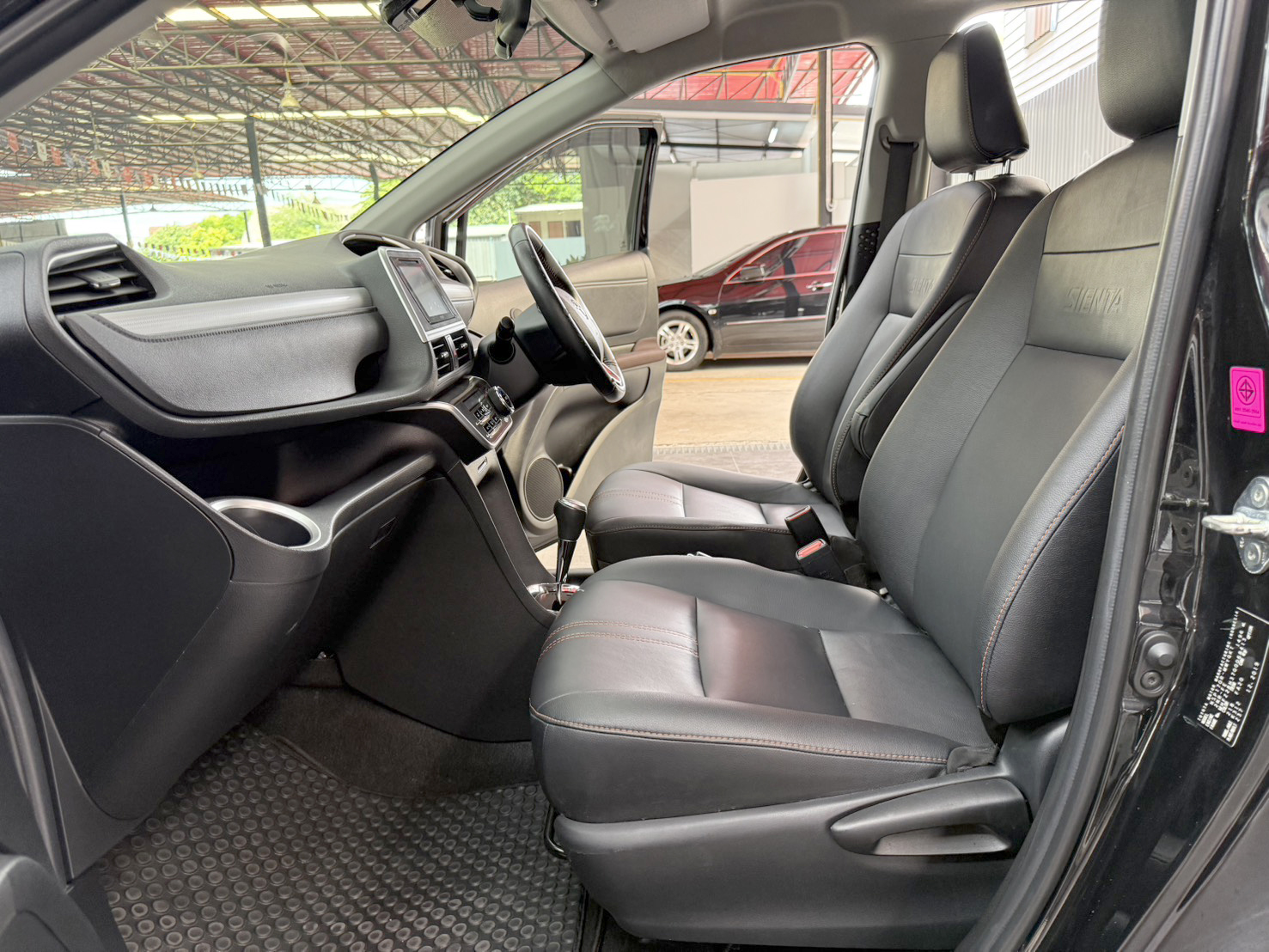 TOYOTA SIENTA 1.5 V 2020