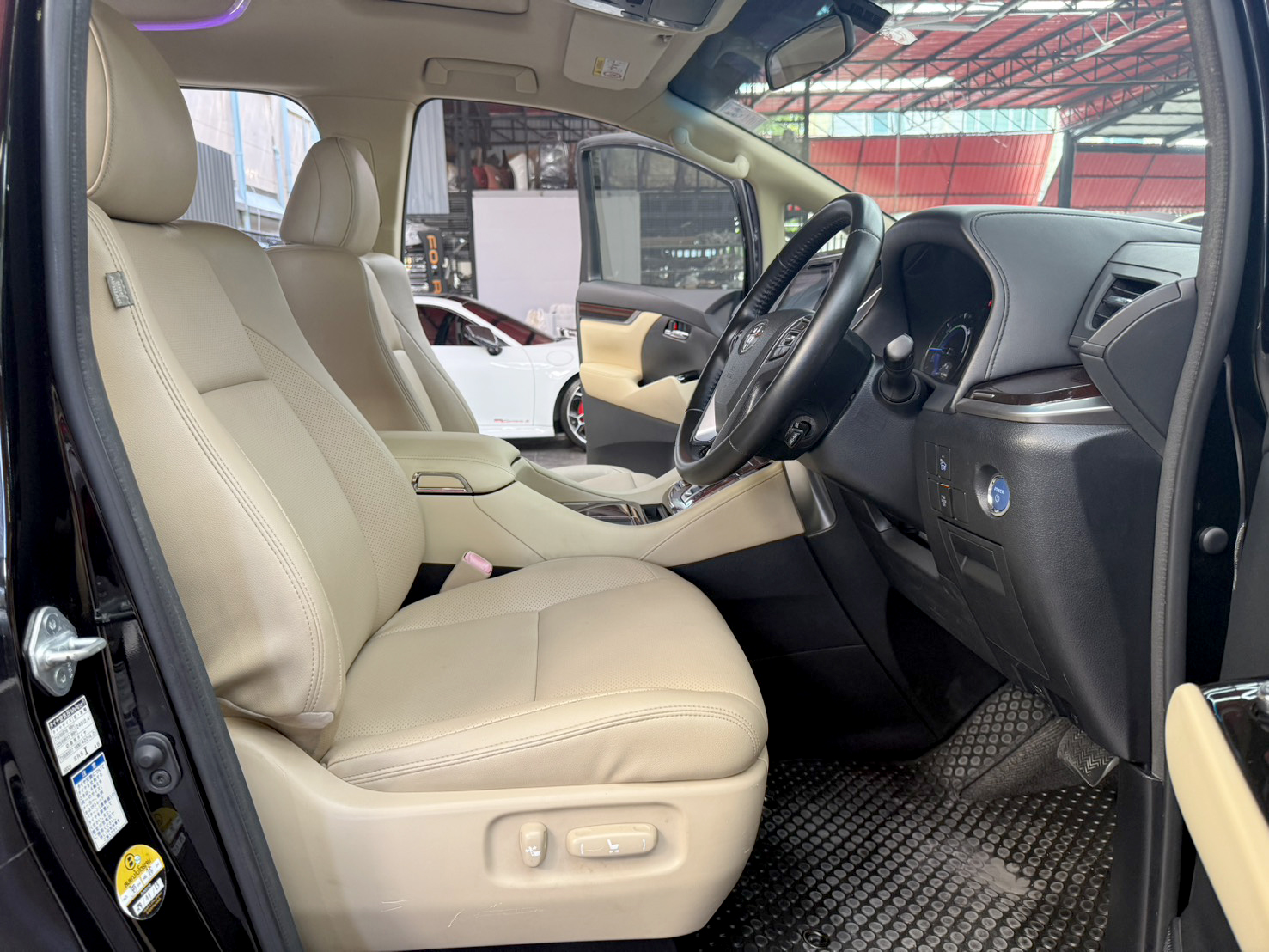 TOYOTA ALPHARD 2.5 X HYBRID GRADE HV 2018