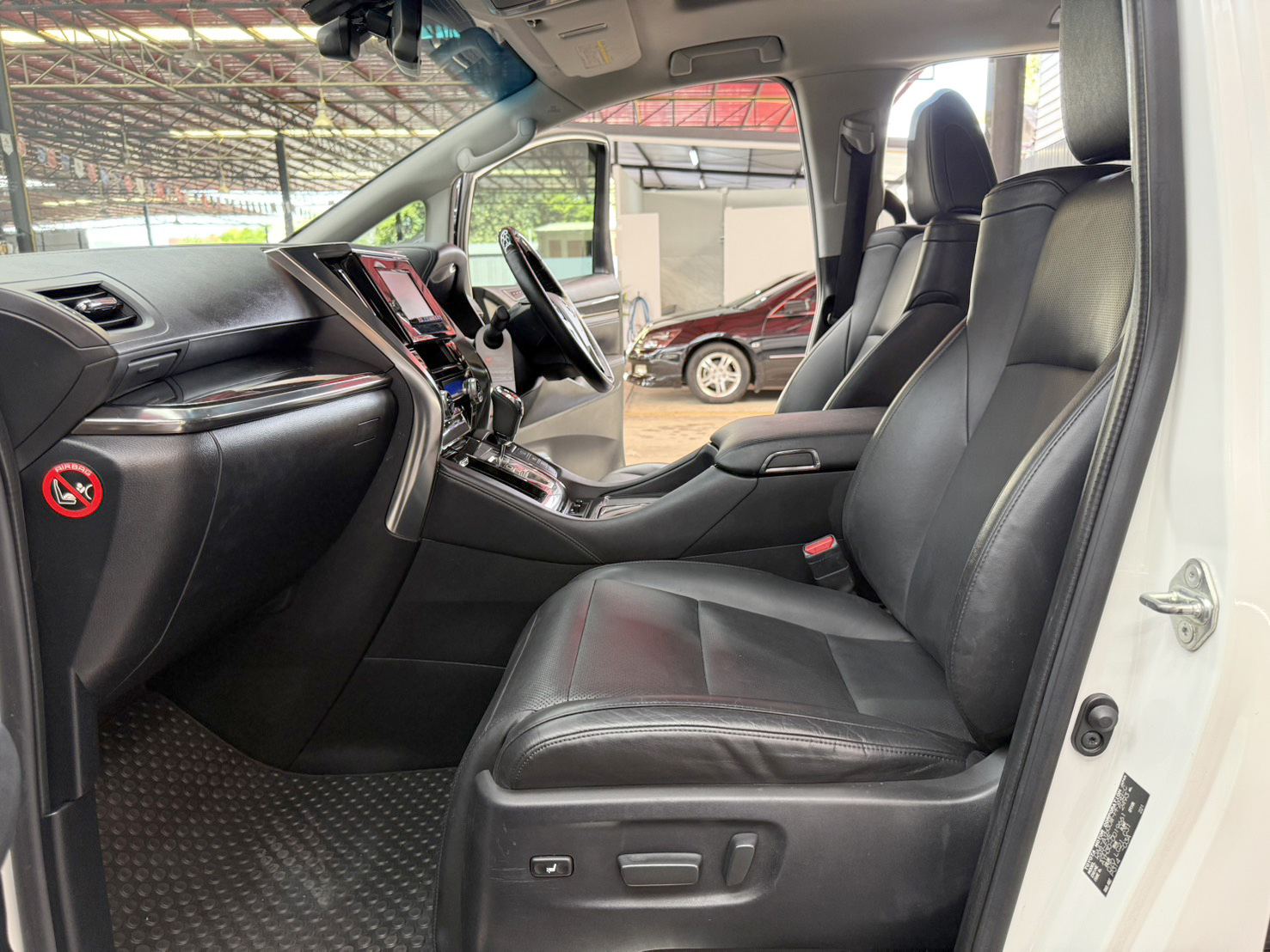 TOYOTA ALPHARD 2.5 SR-C HYBRID