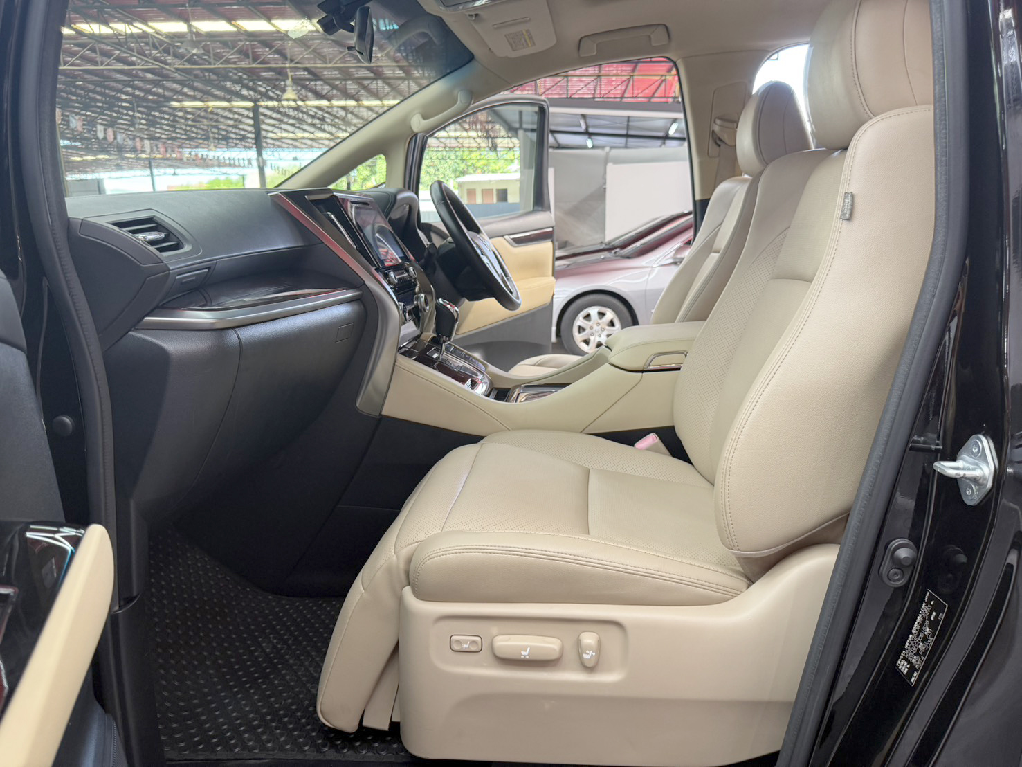 TOYOTA ALPHARD 2.5 X HYBRID GRADE HV 2018