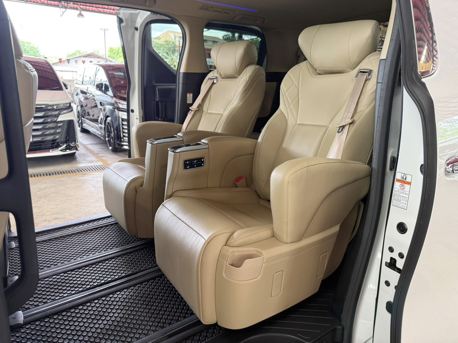 TOYOTA VELLFIRE 2.5 X HYBRID 2020
