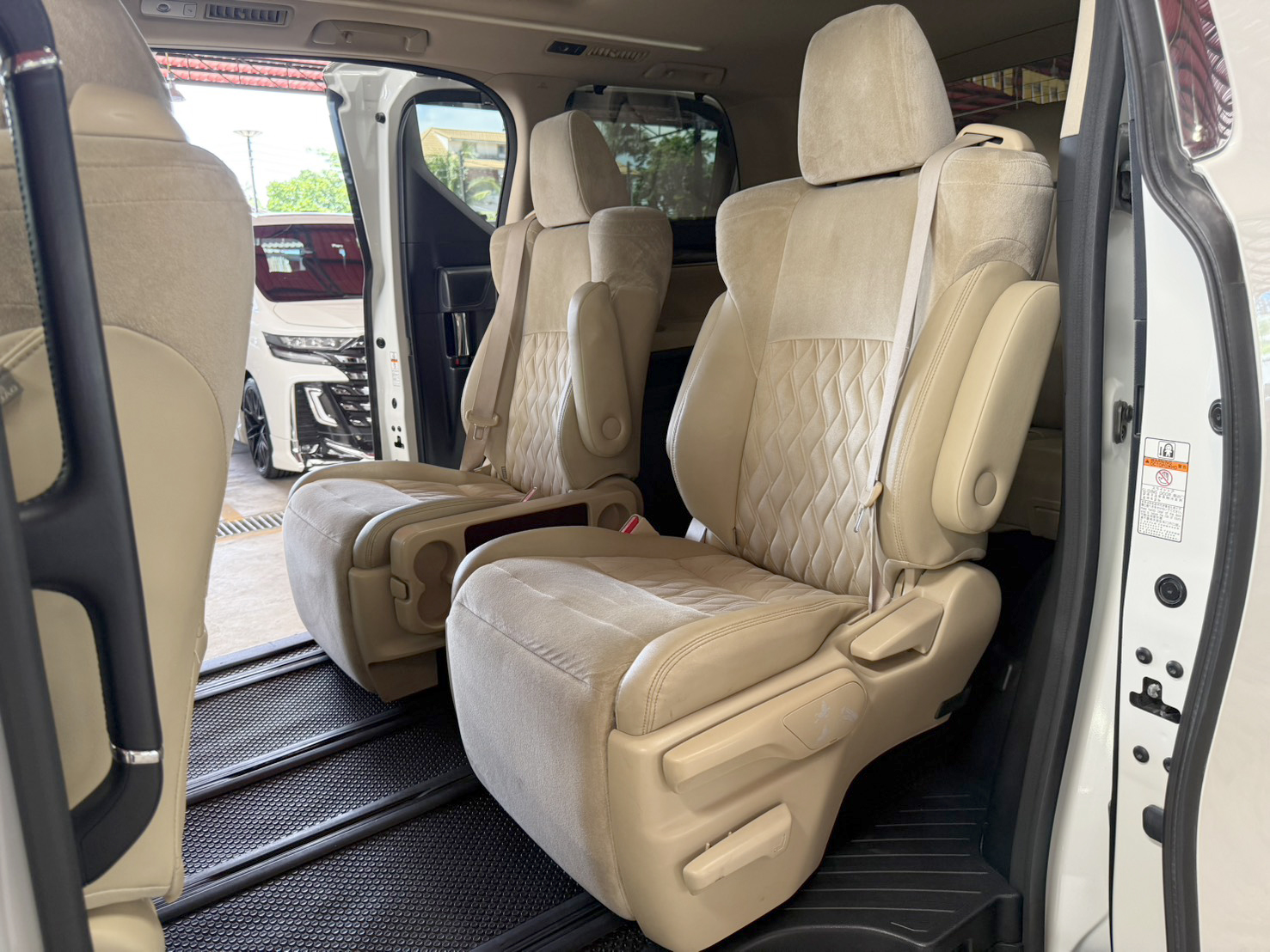 TOYOTA ALPHARD 2.5 G 2017
