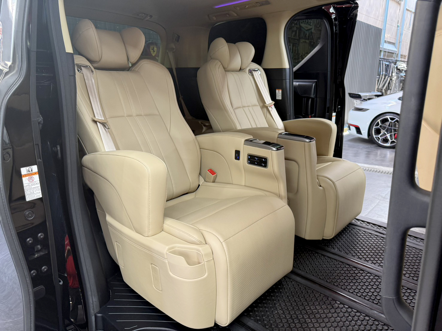 TOYOTA ALPHARD 2.5 X HYBRID GRADE HV 2018
