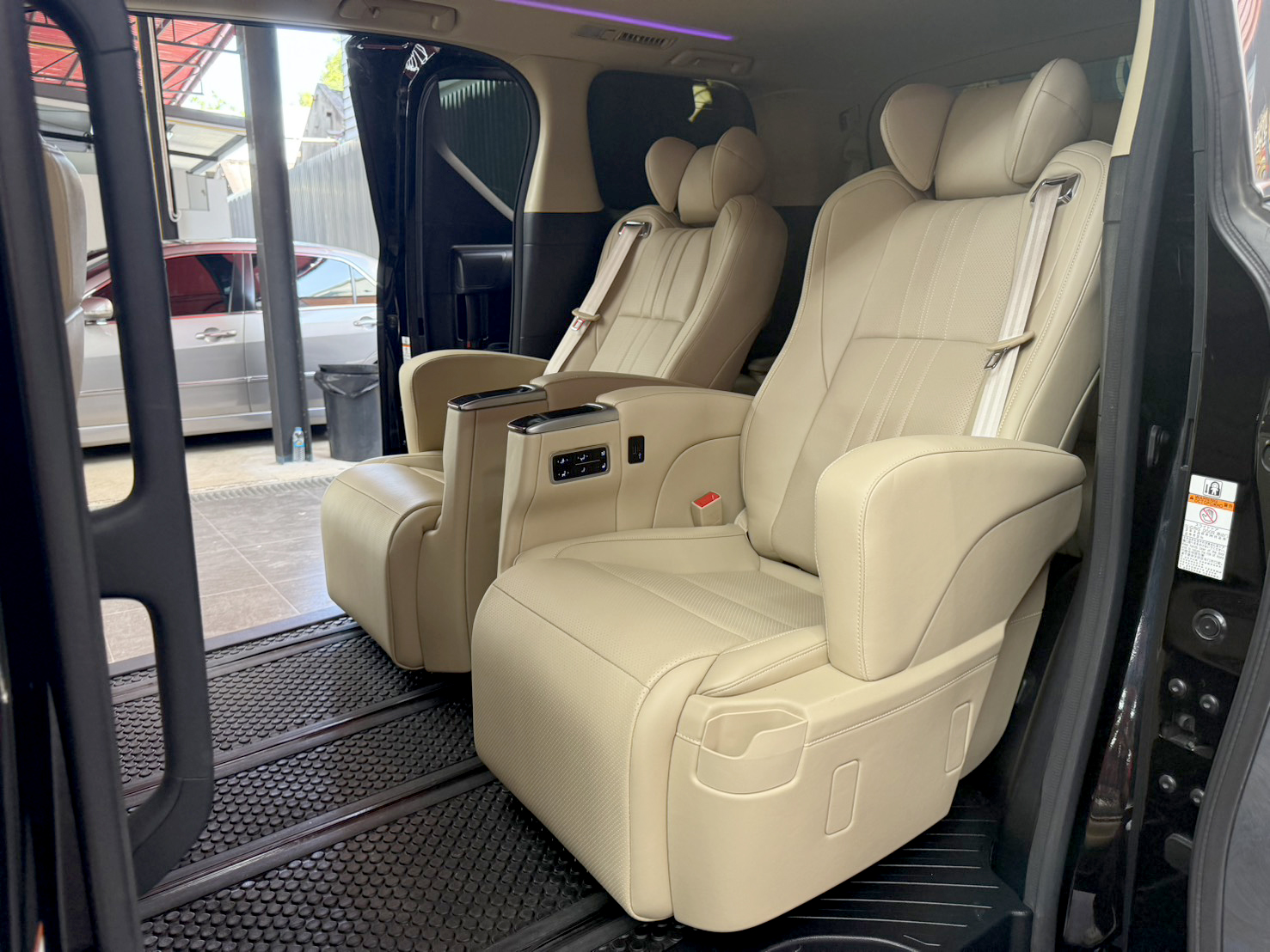 TOYOTA ALPHARD 2.5 X HYBRID GRADE HV 2018