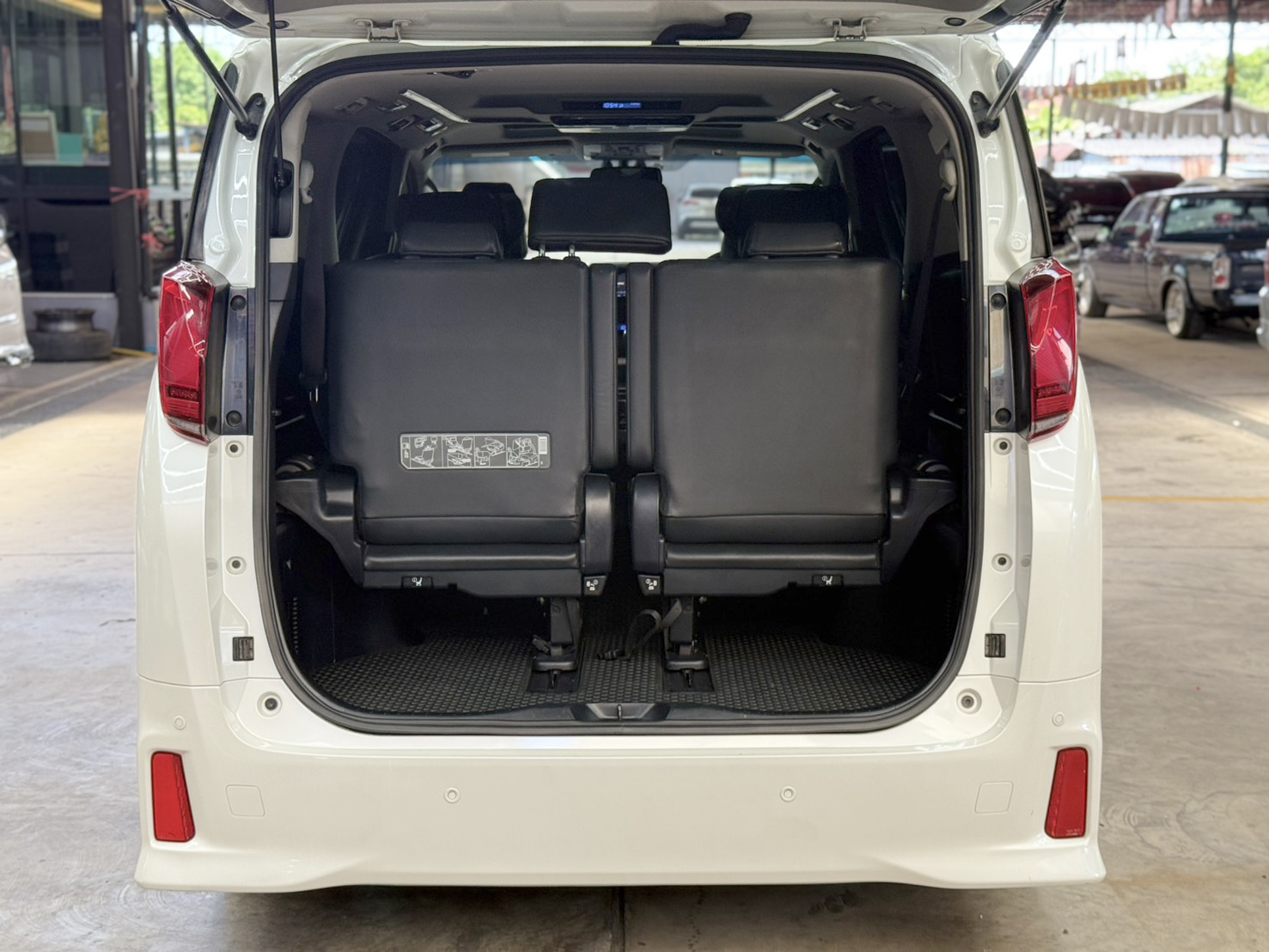 TOYOTA ALPHARD 2.5 SR-C HYBRID