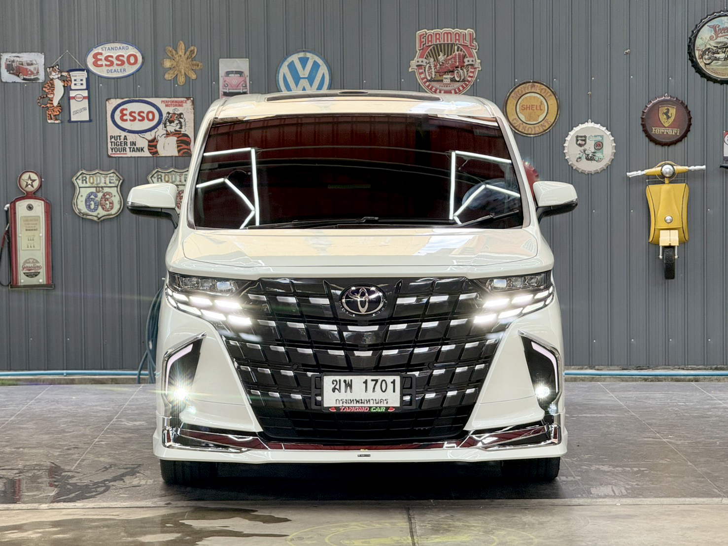 TOYOTA ALPHARD 2.5 HYBRID E-FOUR 2015