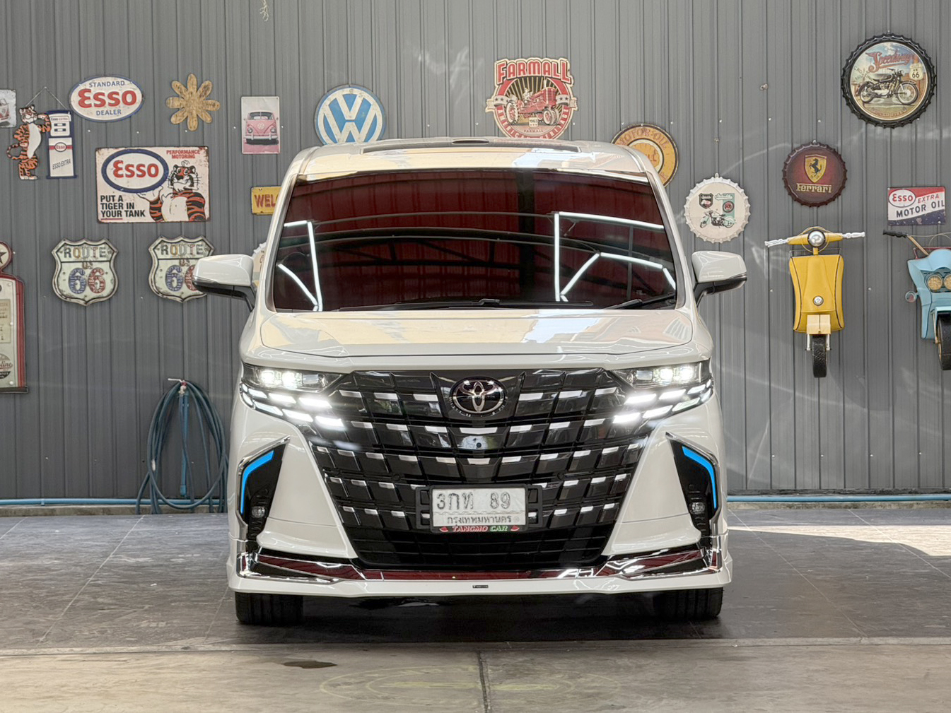 TOYOTA ALPHARD 2.5 HYBRID E-FOUR 2016