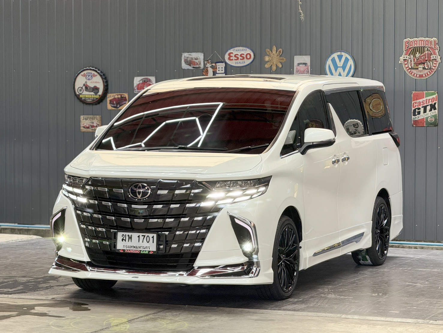 TOYOTA ALPHARD 2.5 HYBRID E-FOUR 2015