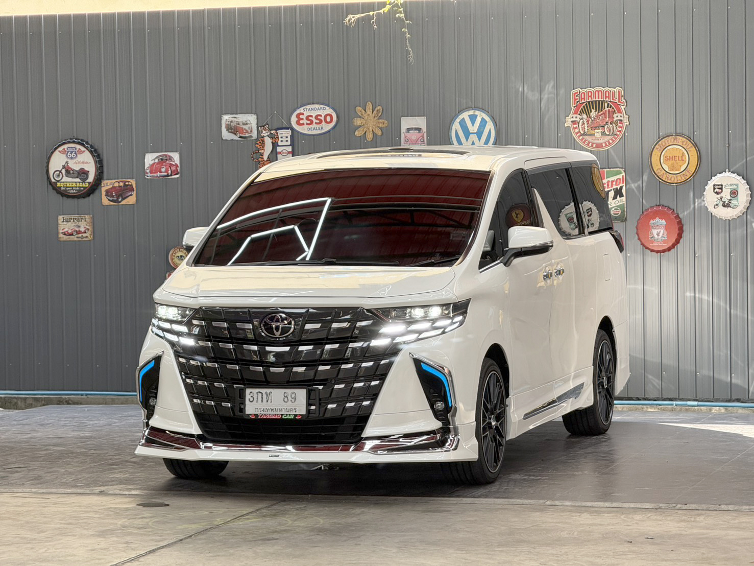 TOYOTA ALPHARD 2.5 HYBRID E-FOUR 2016