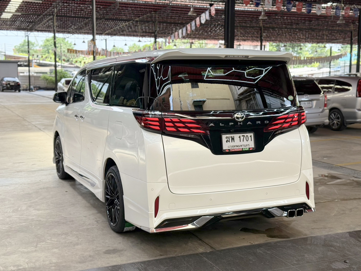 TOYOTA ALPHARD 2.5 HYBRID E-FOUR 2015
