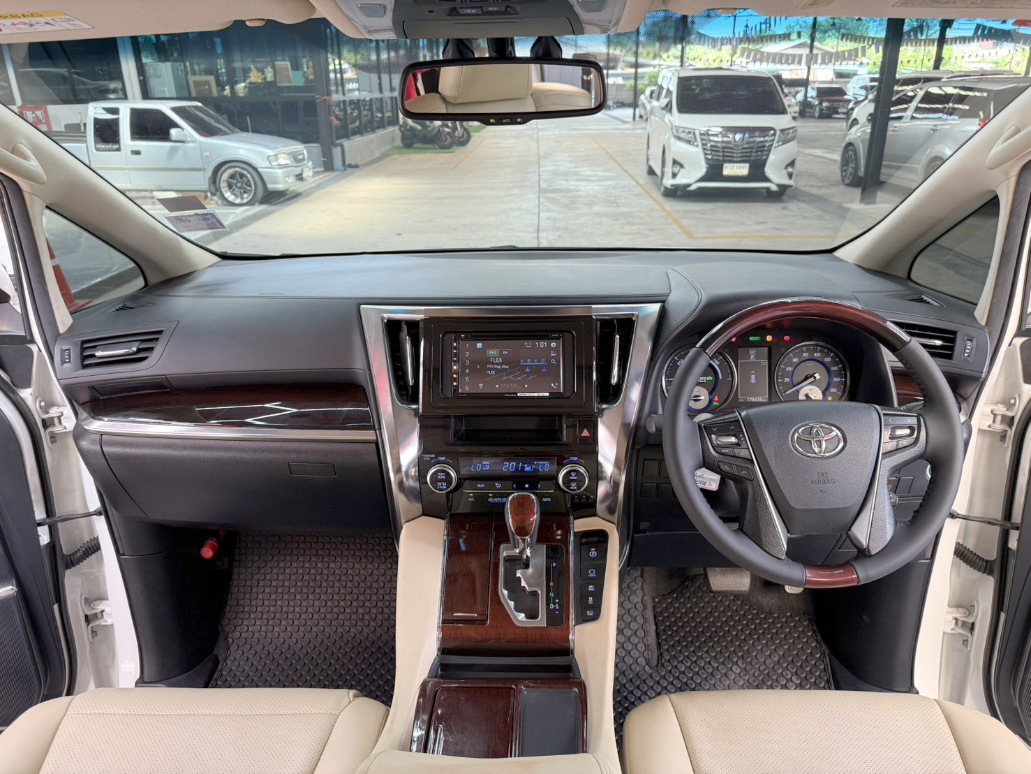 TOYOTA ALPHARD 2.5 HYBRID E-FOUR 2016