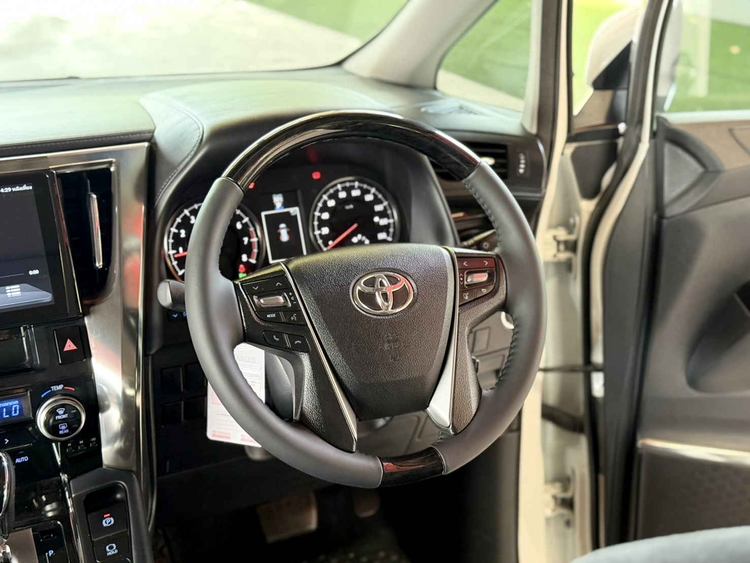 TOYOTA VELLFIRE 2.5 Z-G GRADE 2018