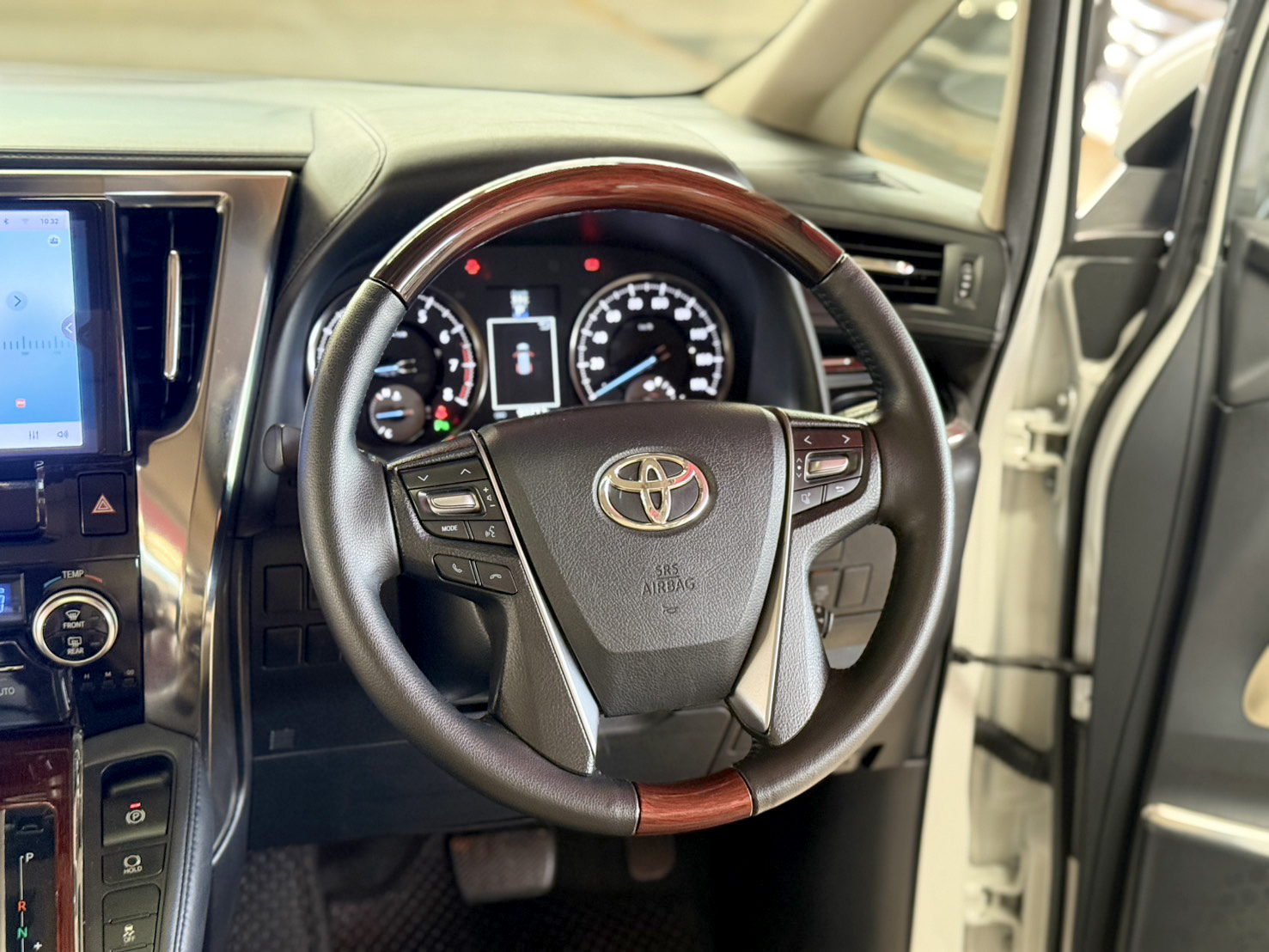 TOYOTA ALPHARD 2.5 G 2017