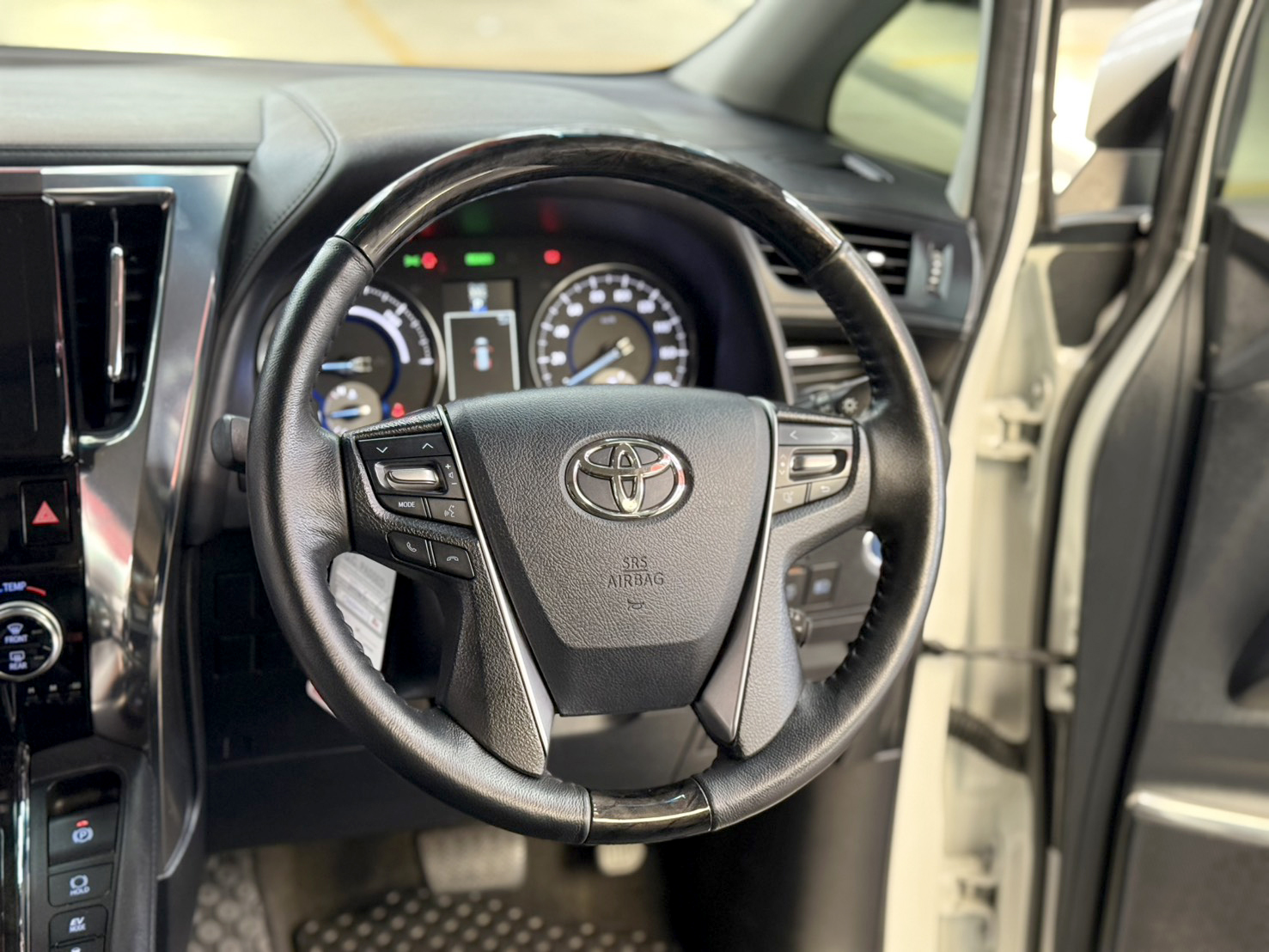 TOYOTA ALPHARD 2.5 SR-C HYBRID