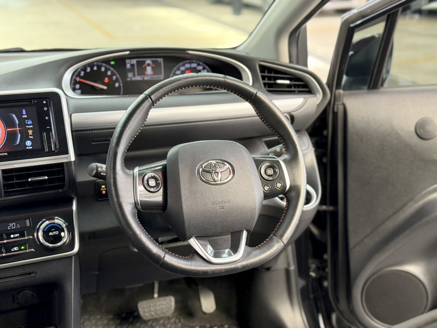 TOYOTA SIENTA 1.5 V 2020