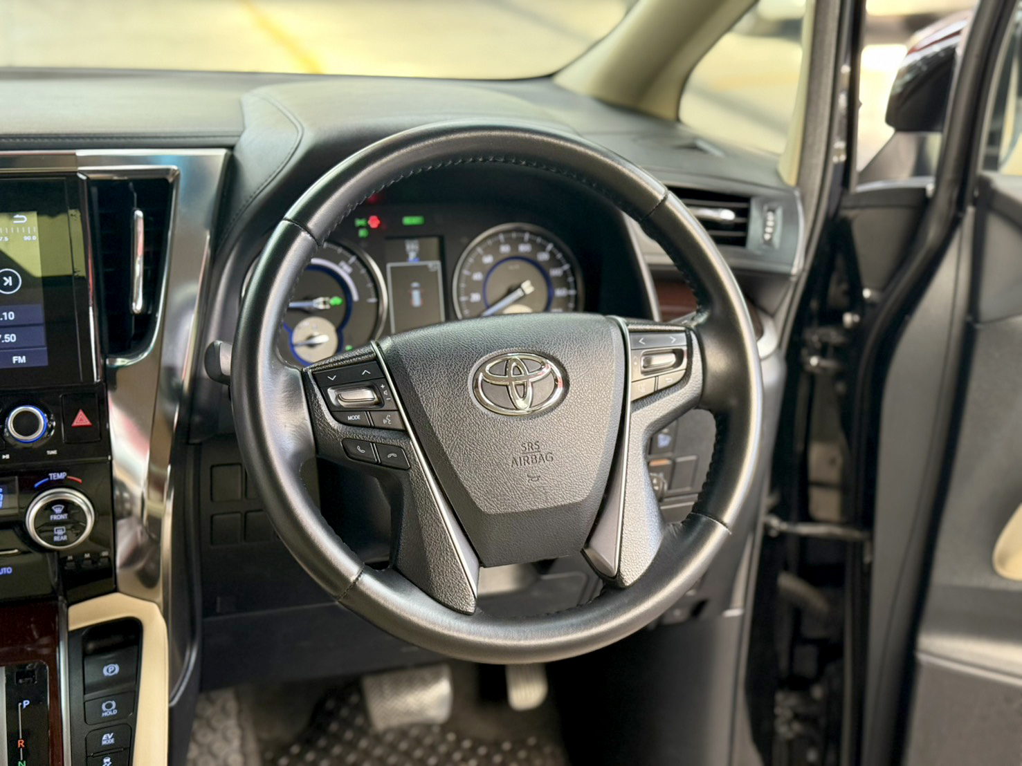 TOYOTA ALPHARD 2.5 X HYBRID GRADE HV 2018
