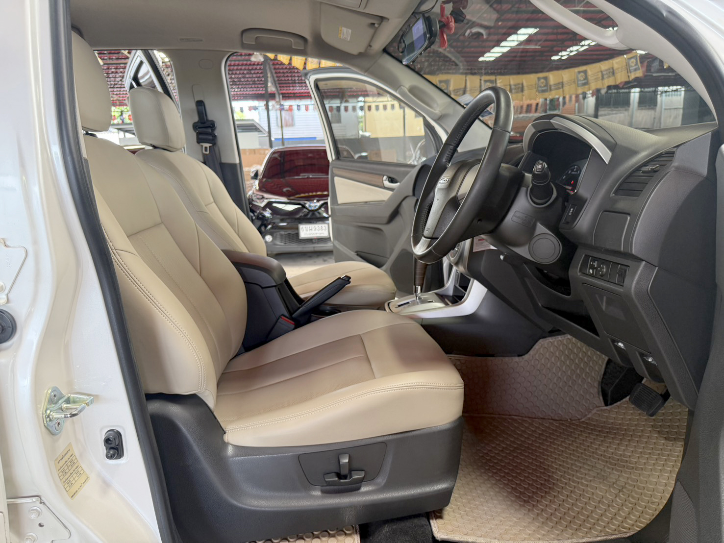 ISUZU MU-X 2.5  DVD Navi 2015