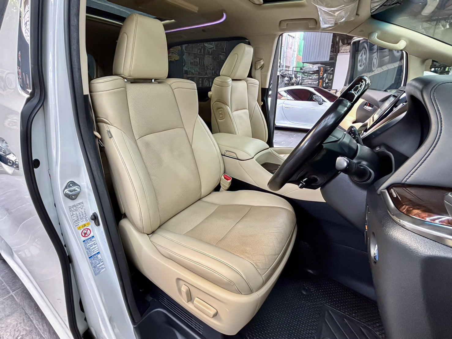 TOYOTA ALPHARD 2.5 HYBRID 2018