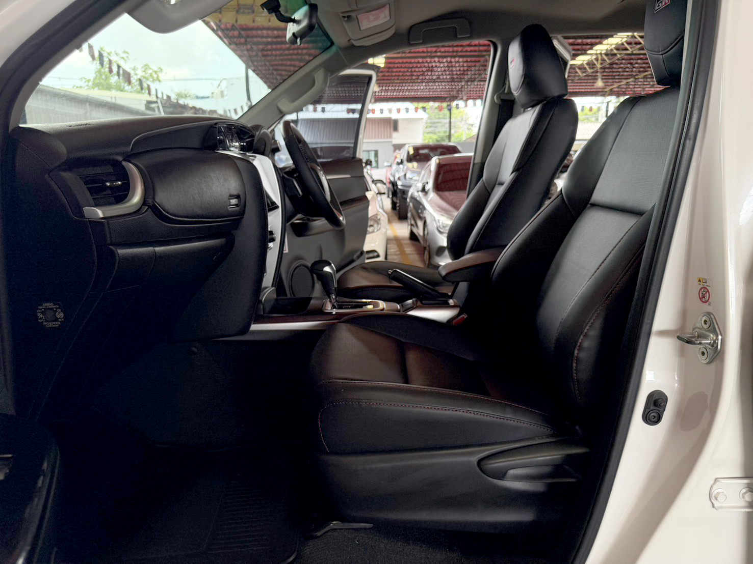 TOYOTA FORTUNER 2.4 V 2017