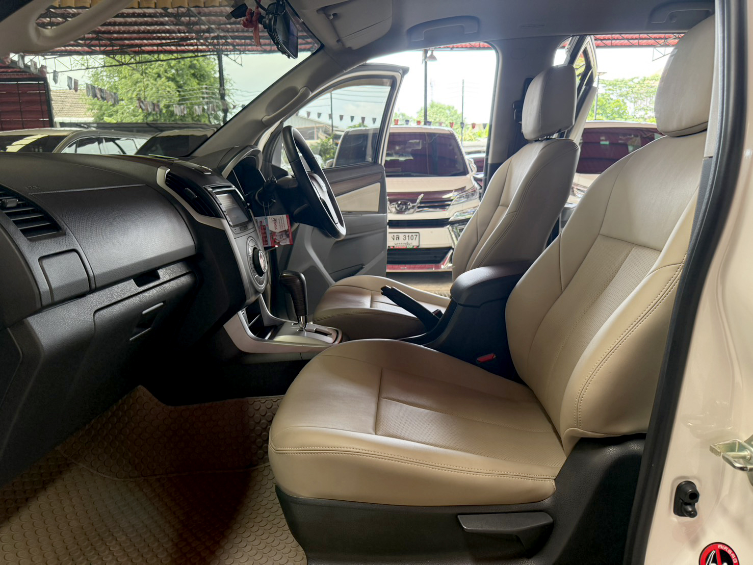 ISUZU MU-X 2.5  DVD Navi 2015