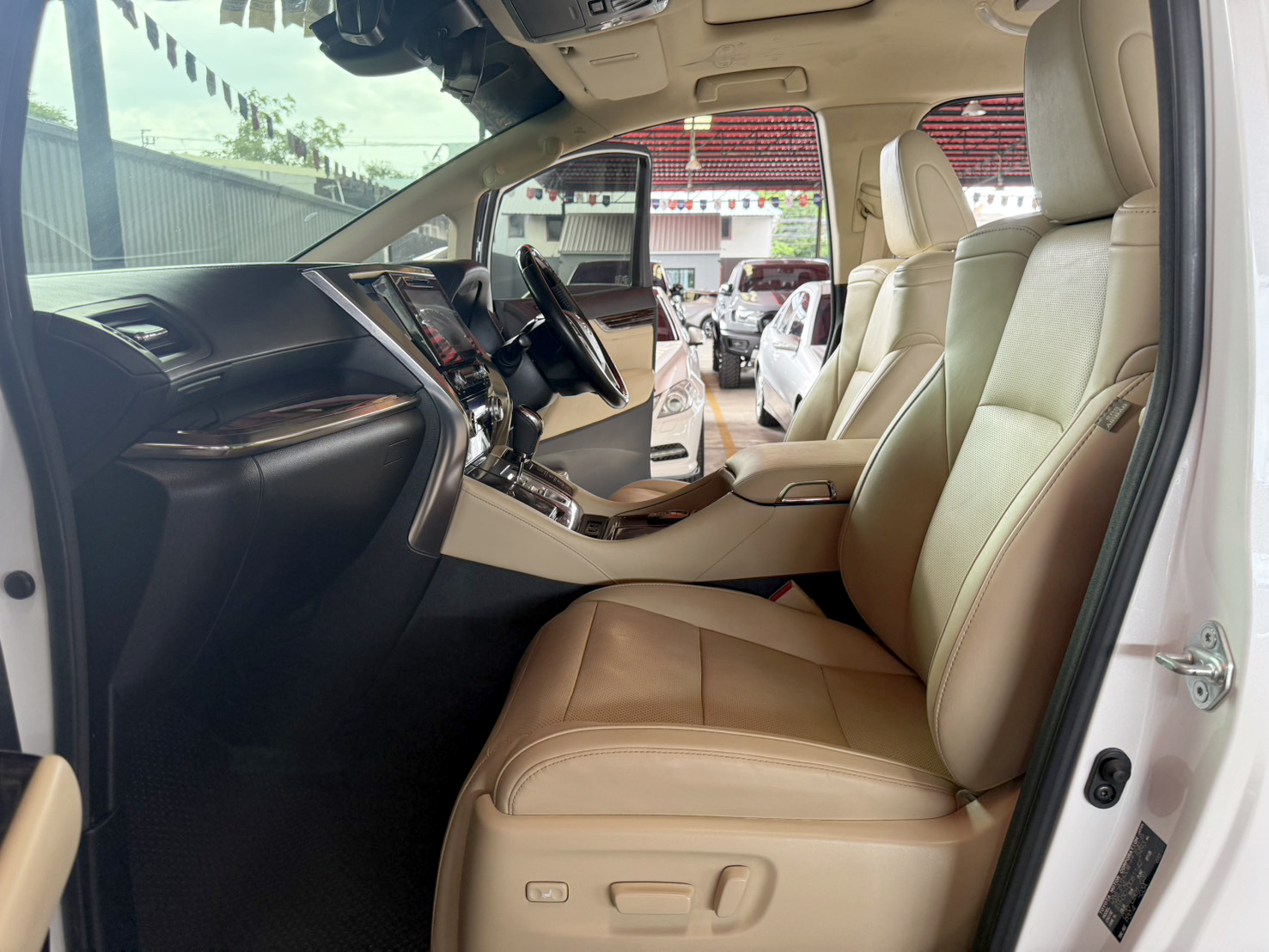 TOYOTA ALPHARD 2.5 G-F HYBRID 2020