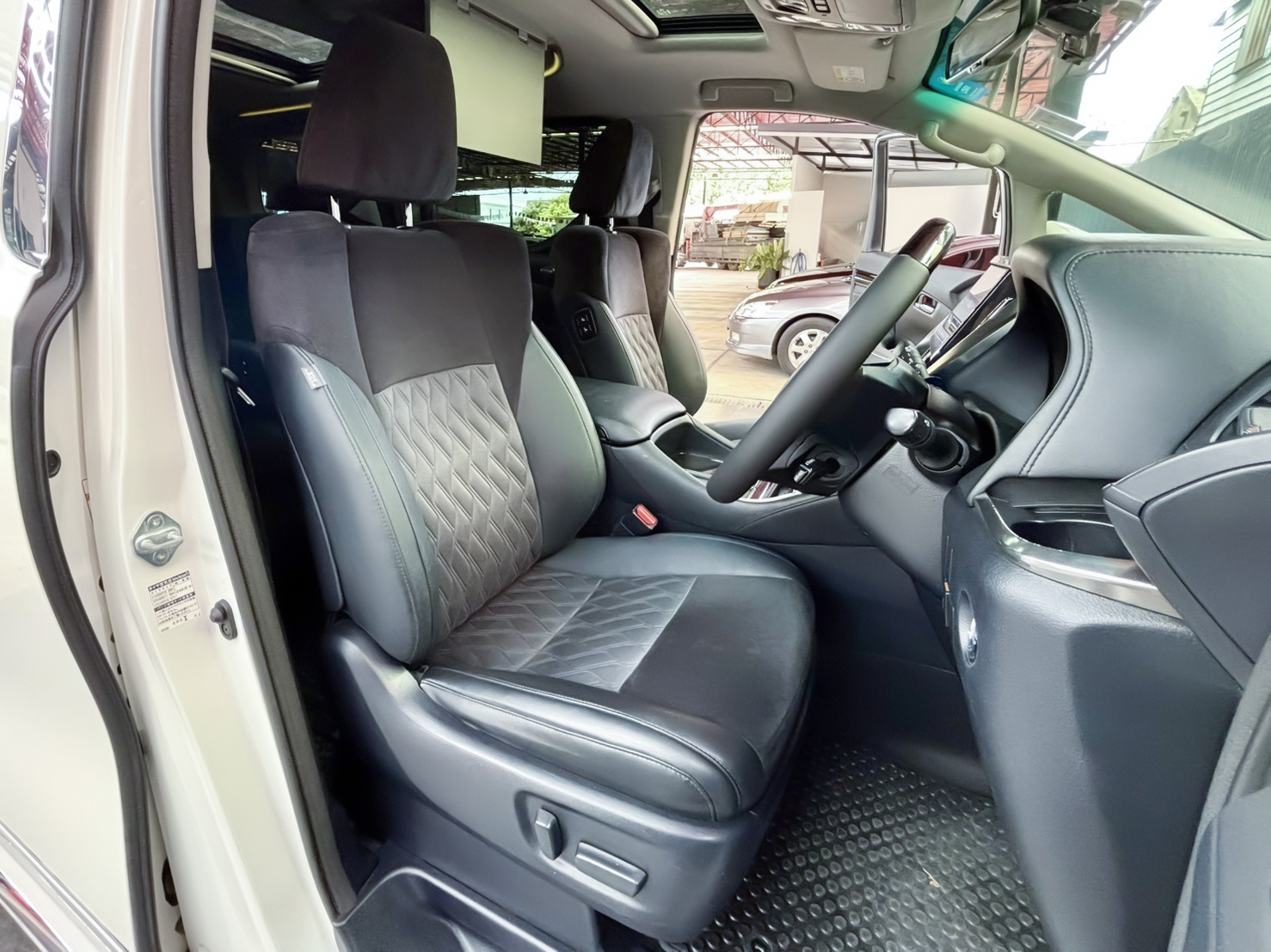 TOYOTA ALPHARD 2.5 HYBRID 2018