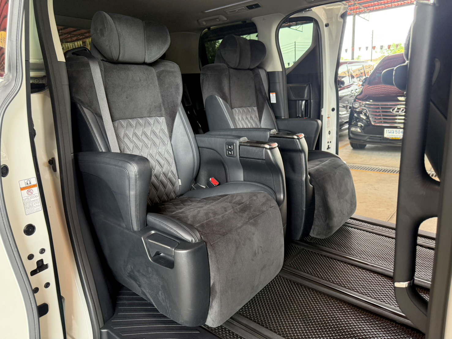 TOYOTA ALPHARD 2.5 SC PACKAGE 2018