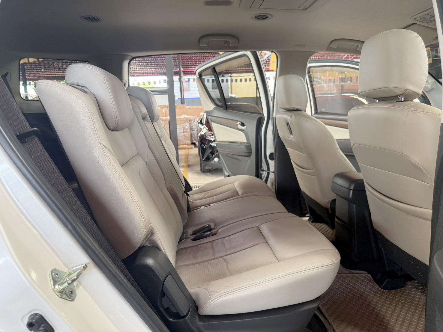 ISUZU MU-X 2.5  DVD Navi 2015