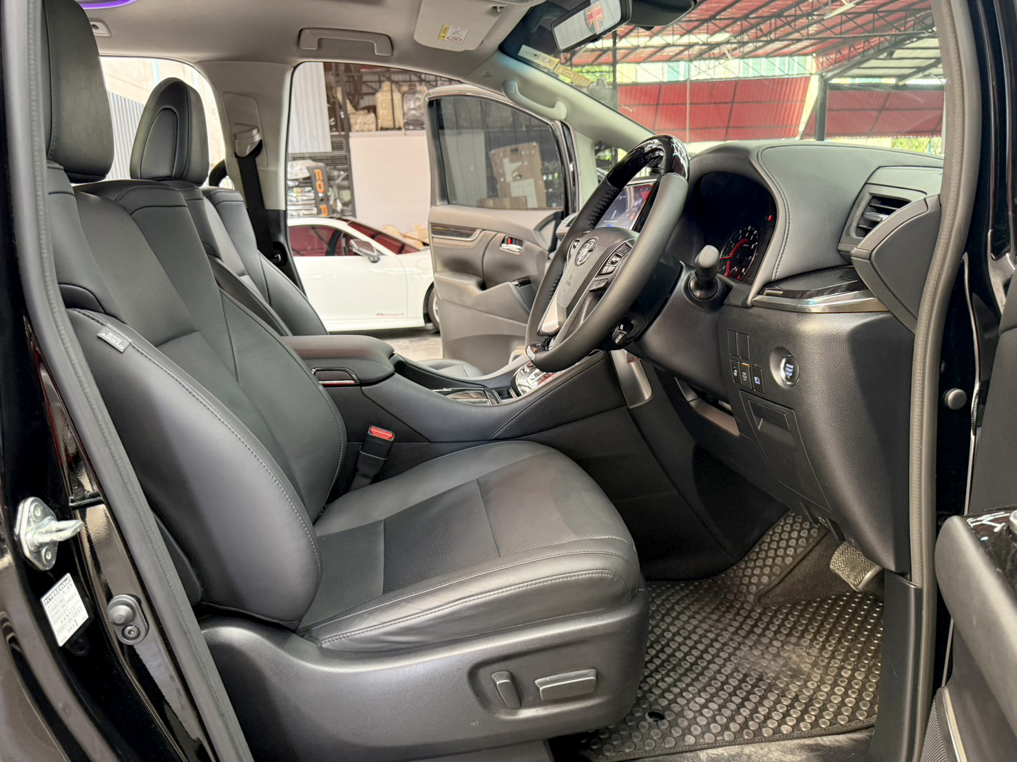 TOYOTA ALPHARD 2.5 SC PACKAGE 2023