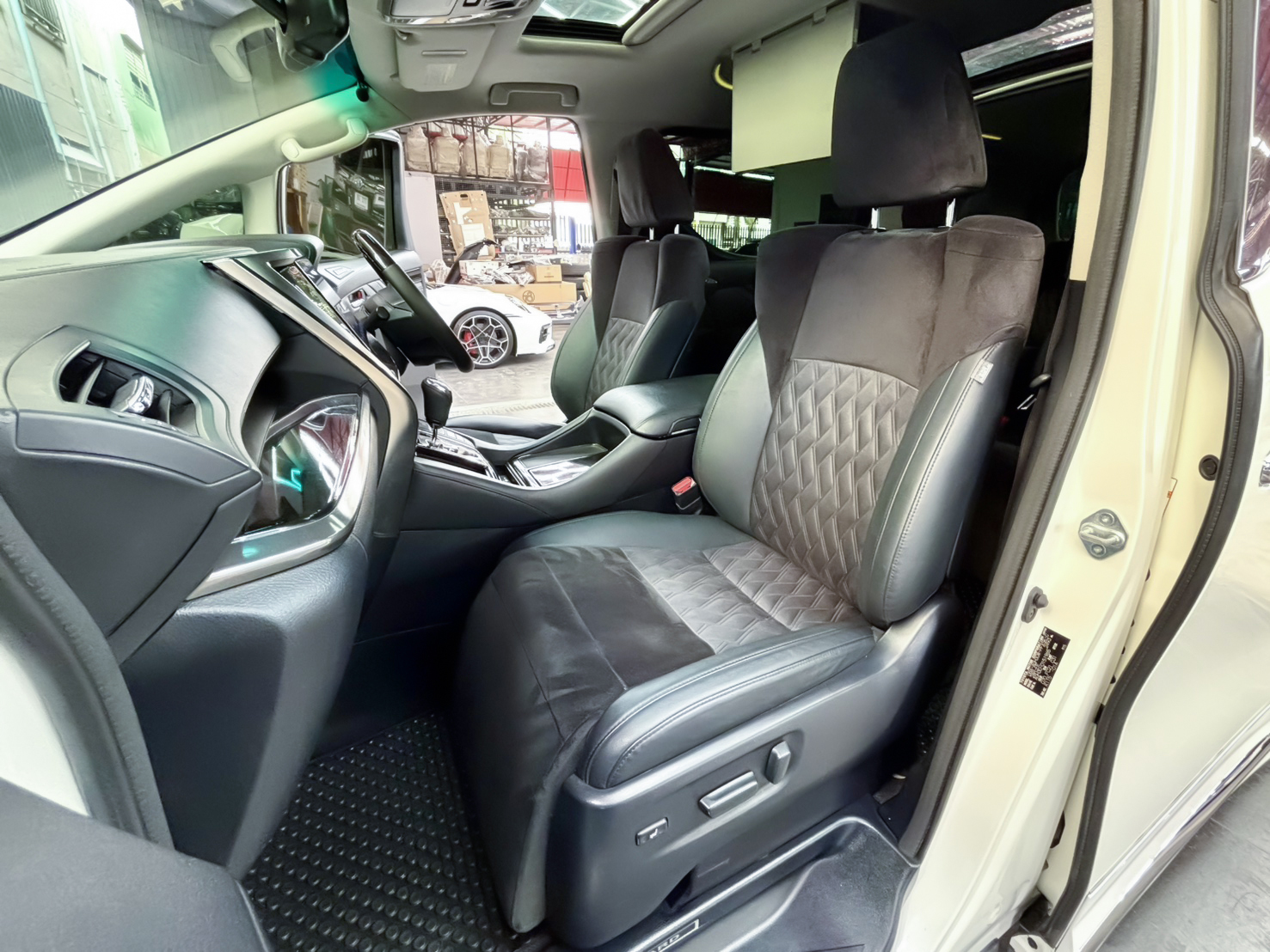 TOYOTA ALPHARD 2.5 HYBRID 2018