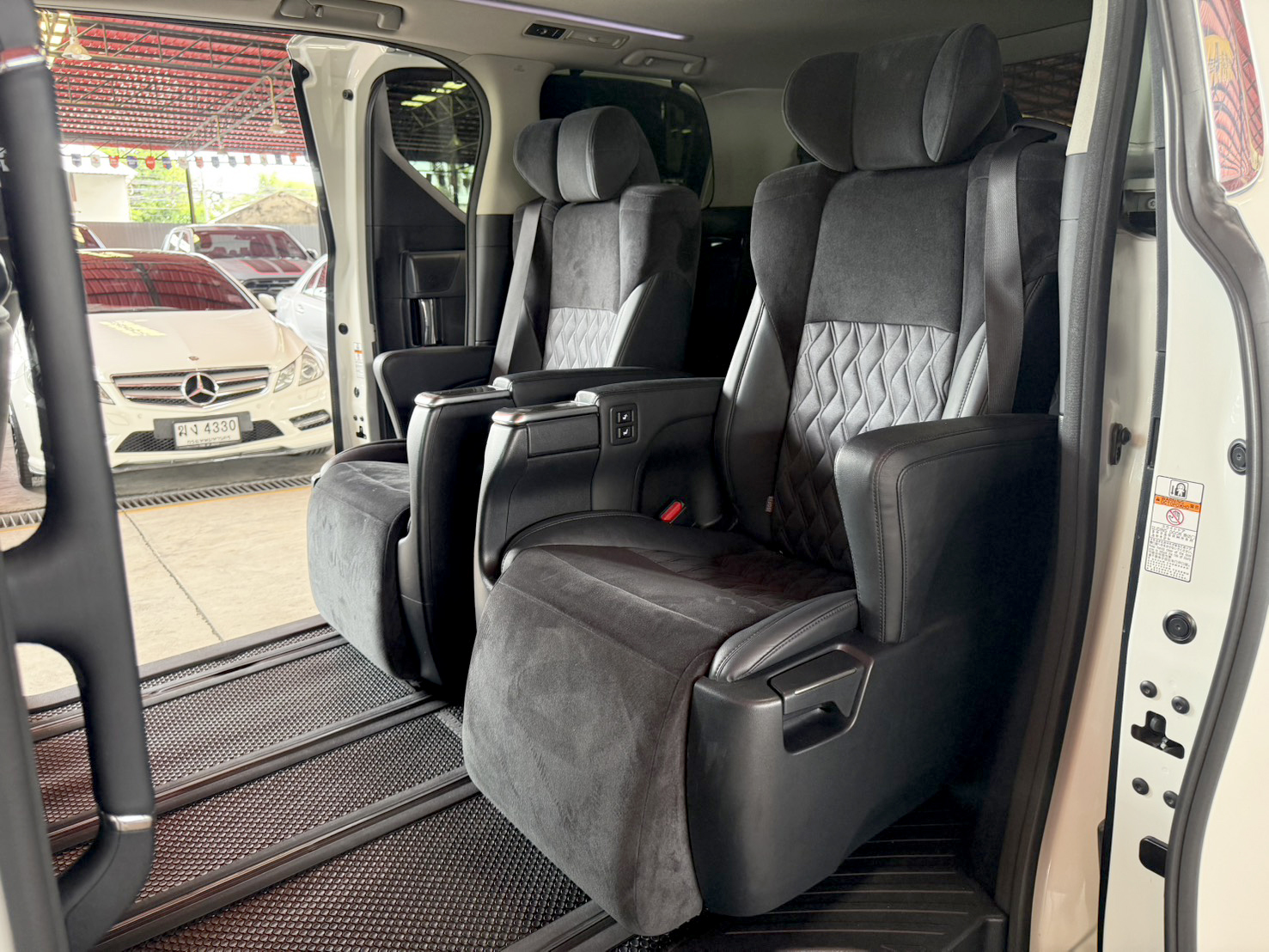 TOYOTA ALPHARD 2.5 SC PACKAGE 2018