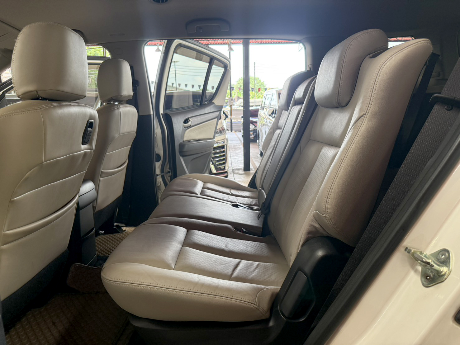 ISUZU MU-X 2.5  DVD Navi 2015