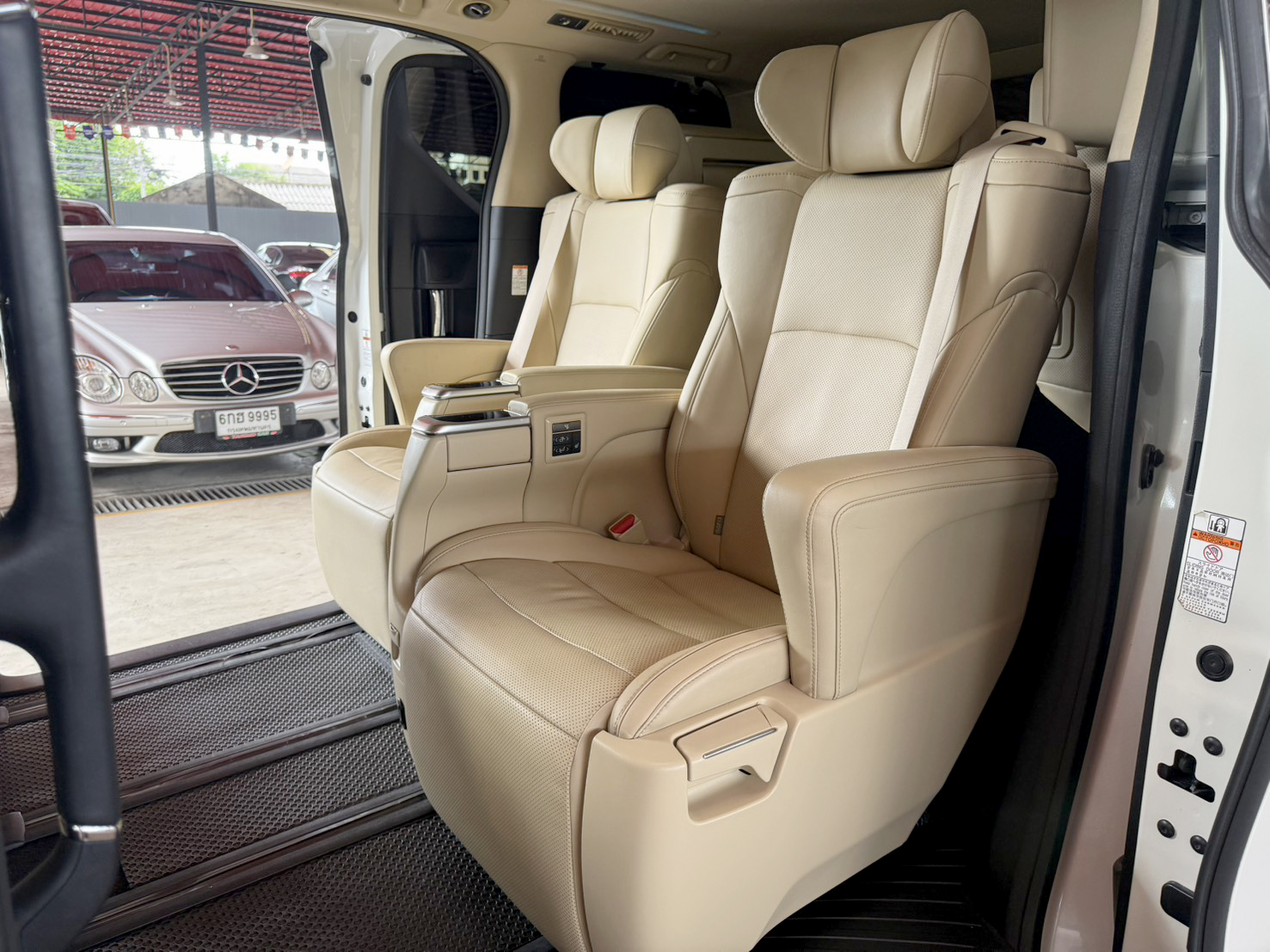 TOYOTA ALPHARD 2.5 G-F HYBRID 2020
