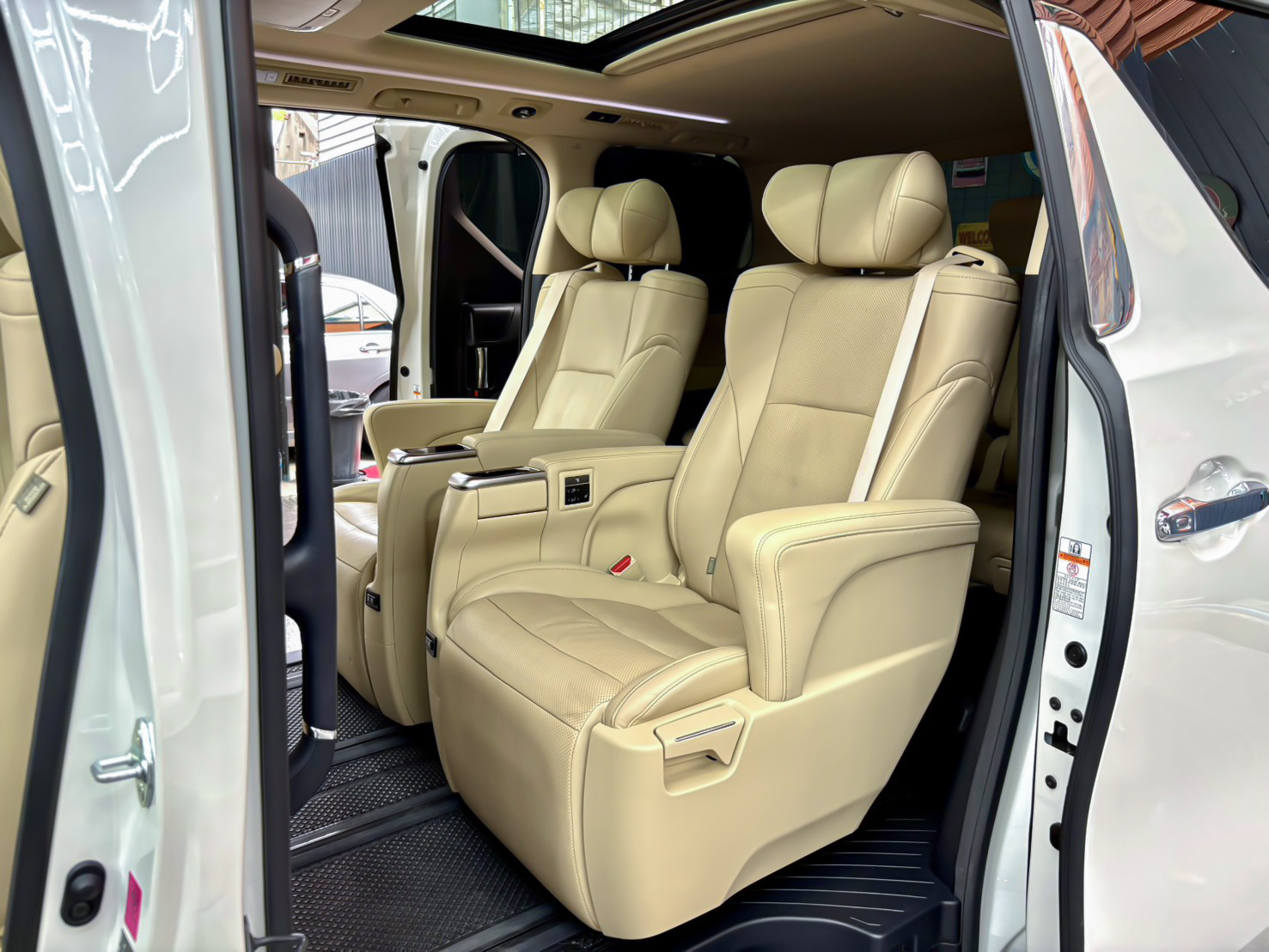 TOYOTA ALPHARD 2.5 HYBRID 2018