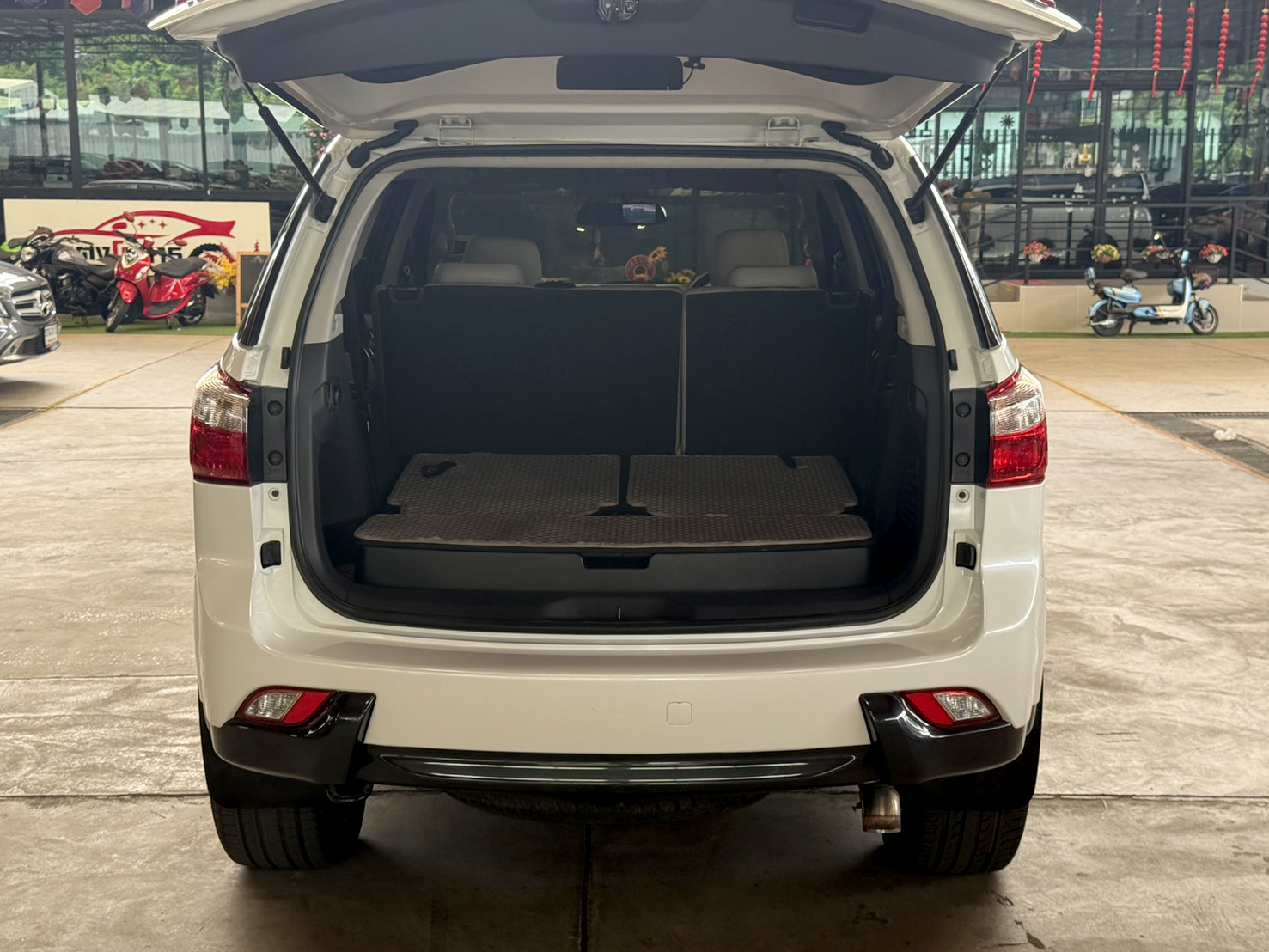 ISUZU MU-X 2.5  DVD Navi 2015