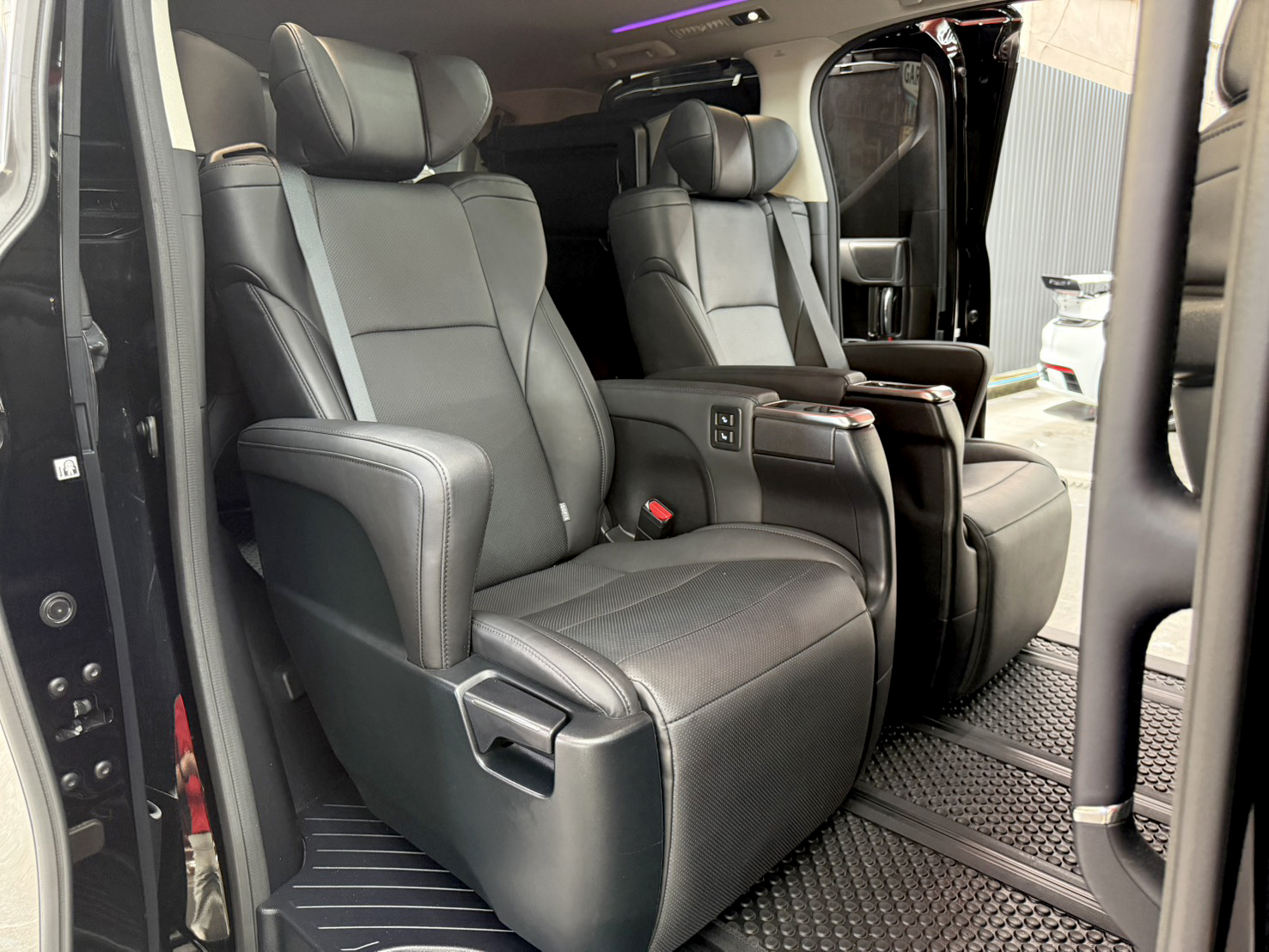 TOYOTA ALPHARD 2.5 SC PACKAGE 2023